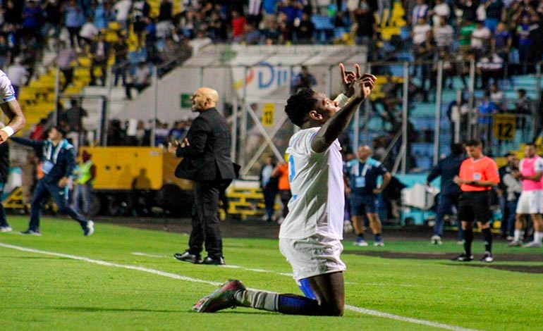 Honduras “batea” a Nicaragua y lidera su&nbsp;grupo