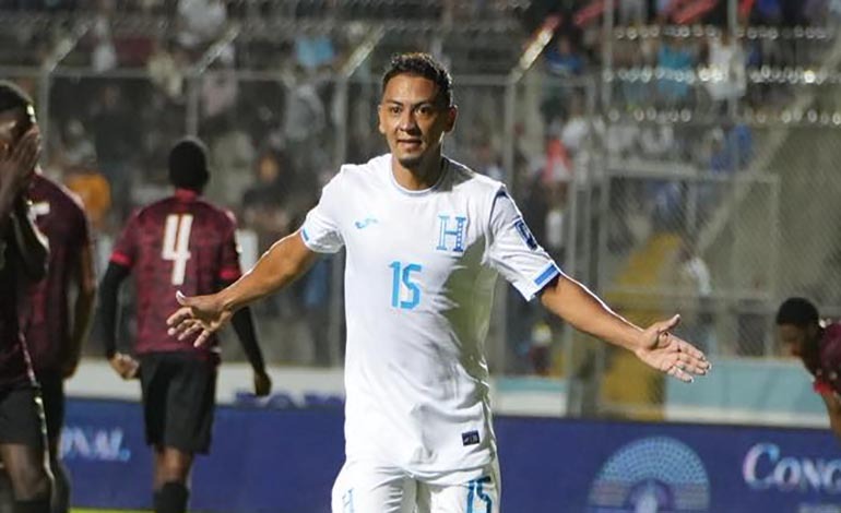 Alexy Vega con el gol en sus&nbsp;botines