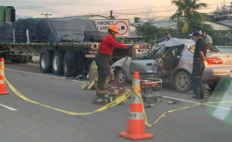 Fatal accidente en la CA-5: Conductor muere tras colisión con&nbsp;rastra