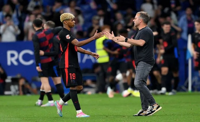 Flick respalda a Lamine Yamal tras perder el Balón de&nbsp;Oro