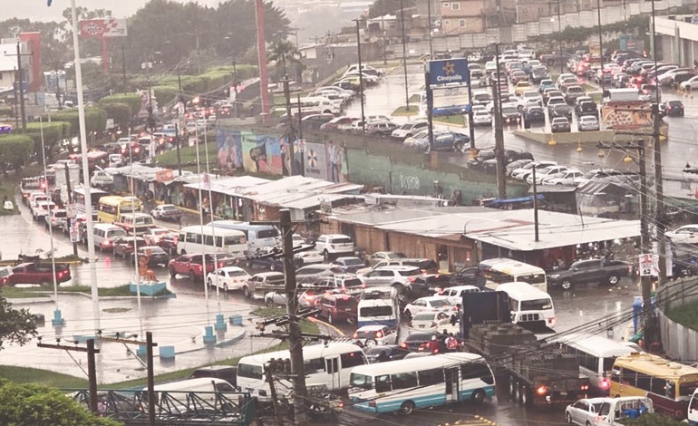Caos por lluvias en la&nbsp;capital