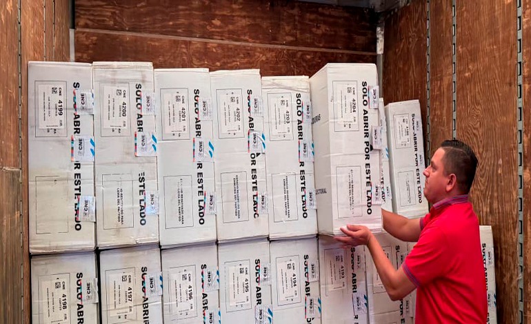 Cossette López denuncia retrasos en la recepción de material&nbsp;electoral