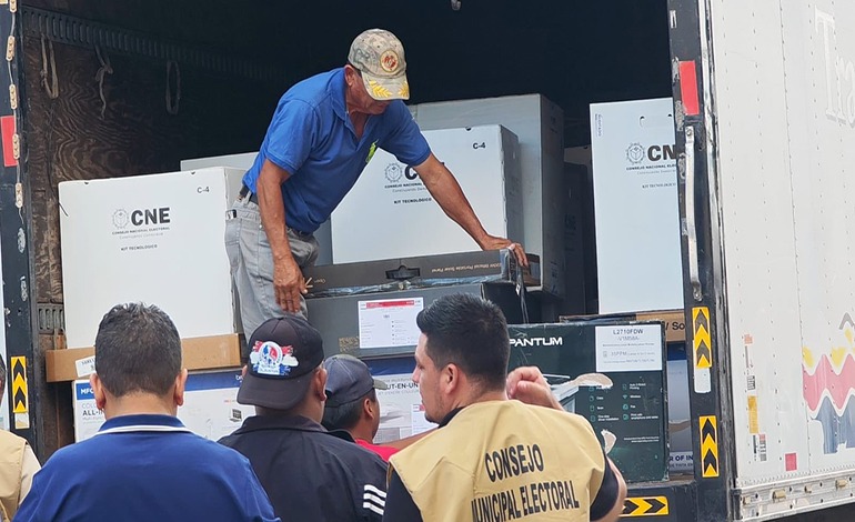Arranca la Logística Electoral en Copán: distribución de maletas a 23 municipios bajo fuerte resguardo&nbsp;militar