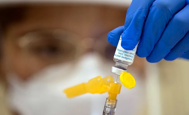 Trump impulsa cambios en vacunación infantil y alertan sobre riesgos de retrasar&nbsp;inmunización