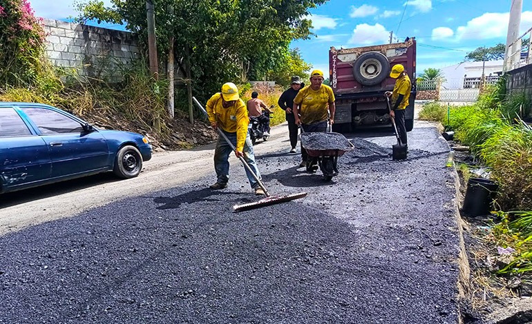 Va limpieza y bacheo de emergencia en carreteras ante el desastre de la administración&nbsp;anterior
