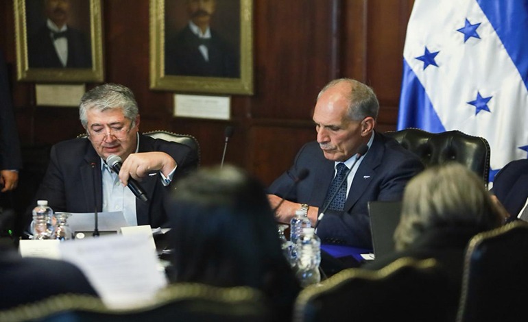 Golpe a la burocracia: tijera a SEDECOAS y&nbsp;Planificación