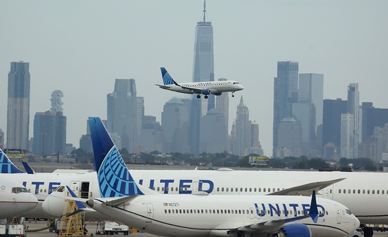 Mujer viaja sin pasaporte ni&nbsp;boleto