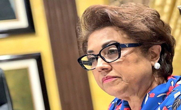 Rebeca Ráquel Obando mejor tiró la toalla