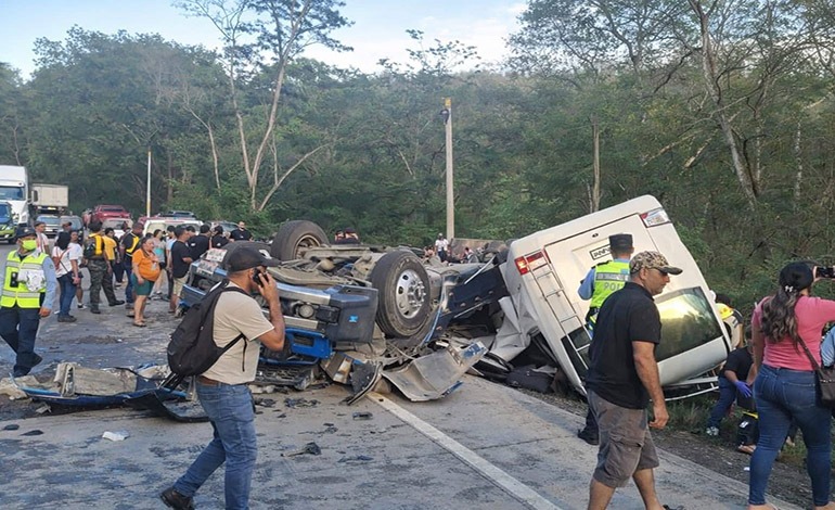 Desenfrenada rastra: 8&nbsp;muertos