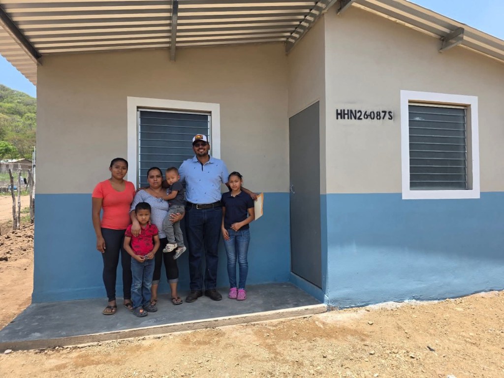 Alianza internacional entrega viviendas dignas a familias de&nbsp;Cantarranas