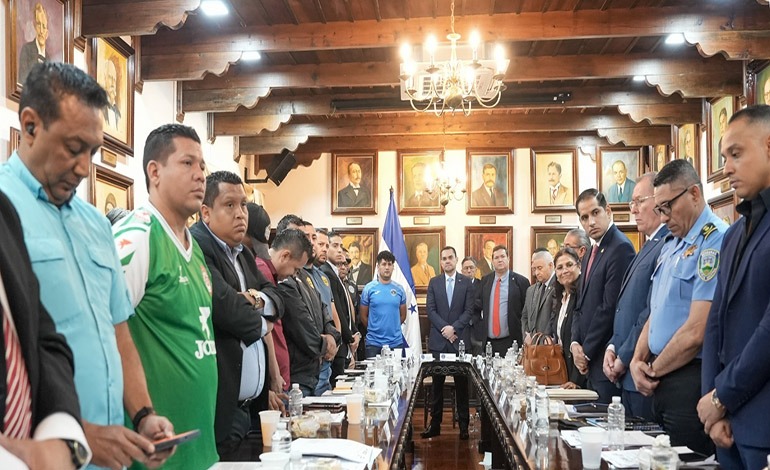 «Paz en las gradas»: CN sella histórico acuerdo entre las 4 barras&nbsp;bravas