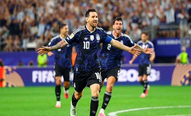 Messi entra, convierte y hace&nbsp;historia