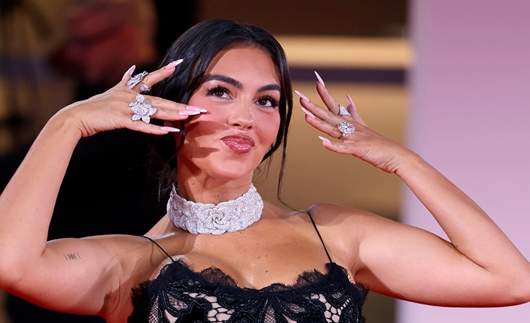 Georgina Rodríguez recibe críticas por las uñas de su&nbsp;hija