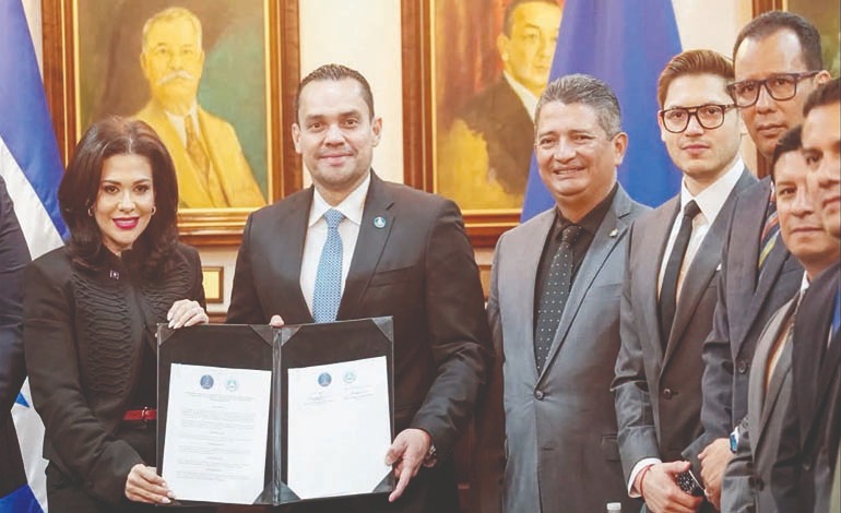 Congreso Nacional y Parlacen firman convenio para fortalecer la integración