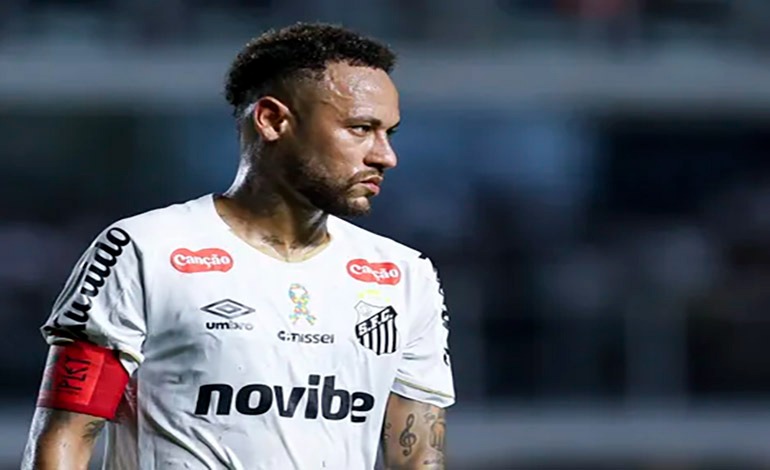 Neymar guarda silencio sobre su&nbsp;futuro