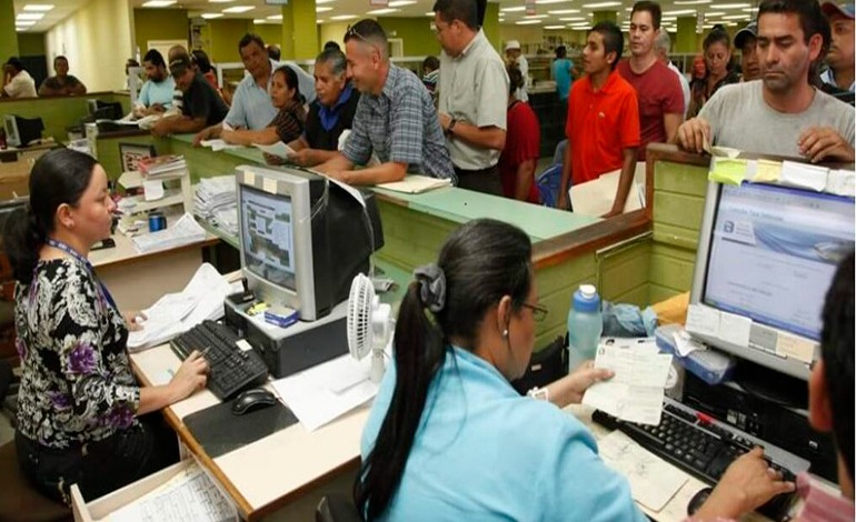 Acuerdan aumento salarial de L1,200 para empleados&nbsp;públicos