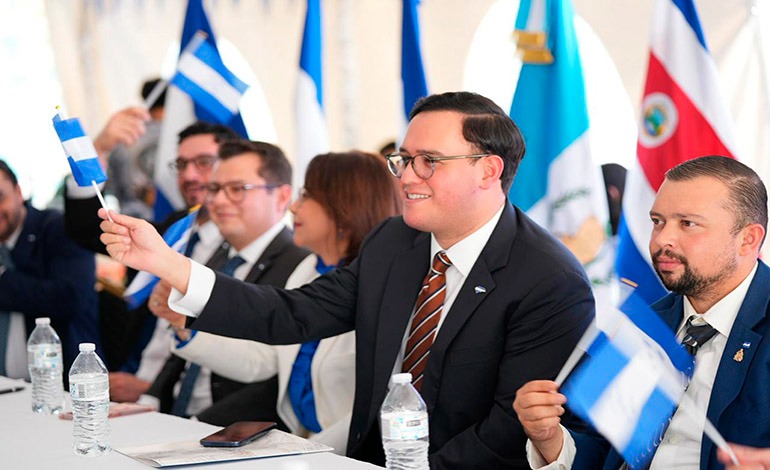 INJUPEMP se une a la fiesta patria con solemne izada de la Bandera&nbsp;Nacional